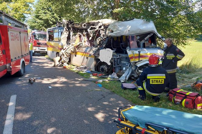 Wypadek autobusu w Mierzynie