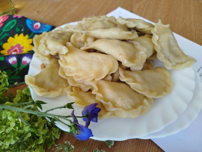 W konkursie na najlepsze pierogi w powiecie Siedleckim w 2025 roku zwyciężył męski zespół KGW „Sami Swoi” z Kotunia! 