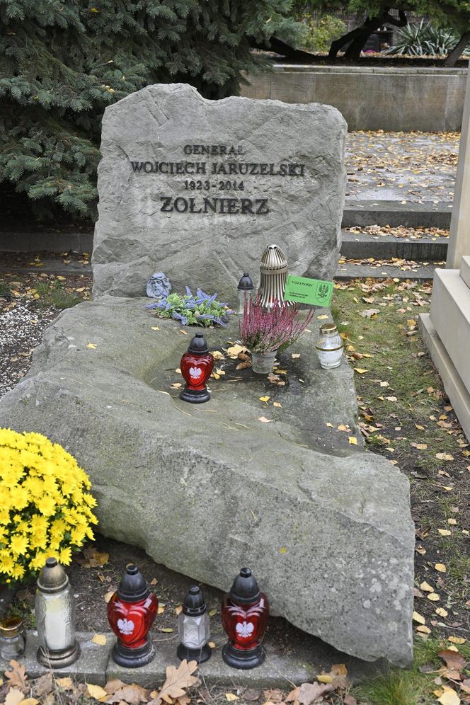 Grób Jaruzelskiego na Powązkach Wojskowych