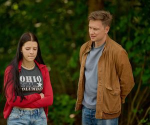 Na Wspólnej odc. 4076. Igor (Jakub Wesołowski), Julka (Maja Oświecińska)