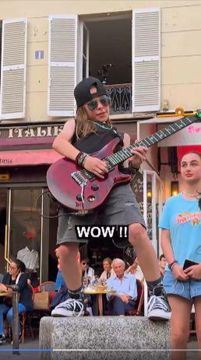 Flashmob w Paryżu - "Bohemian Rapsody"