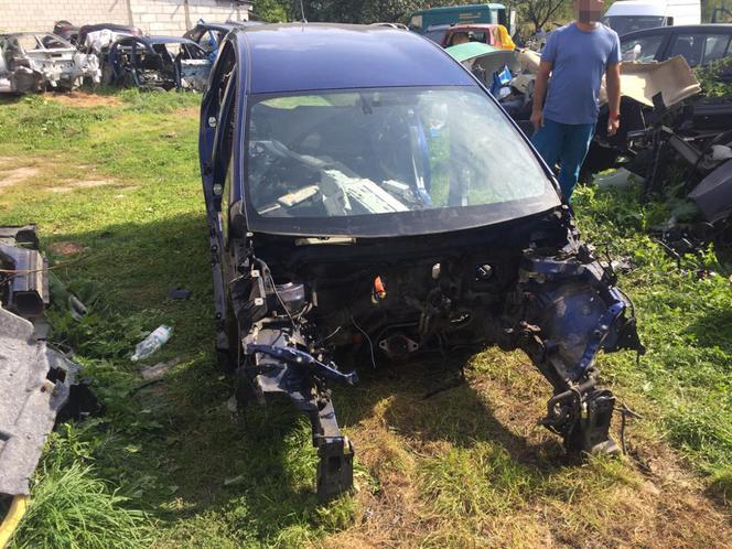 Zlikwidowano dwie "dziuple" pod Warszawą, odzyskano mazdę i trzy toyoty