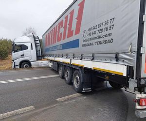 Utrudnienia na drodze w Stykowie. TIR blokuje trasę 