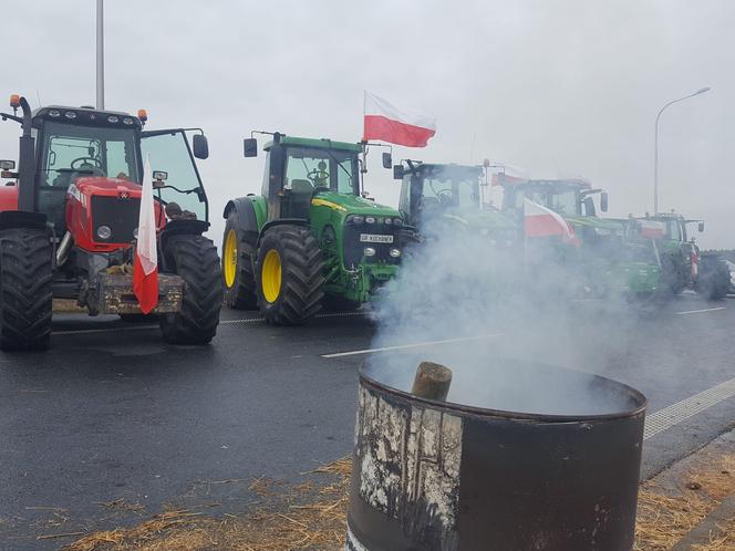 ​Na S5 koło Leszna zaczęła się druga doba rolniczego protestu