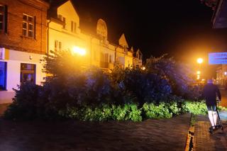 Zerwane dachy i pożary. Kilkanaście tysięcy osób jest bez prądu po burzach w woj. lubelskim