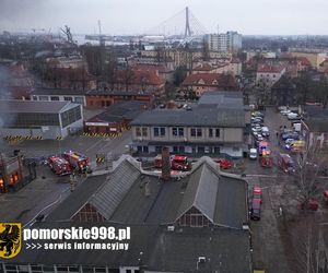 Pożar na Przeróbce. Płonie hala Zakładów Naprawczych Taboru Kolejowego i Miejskiego