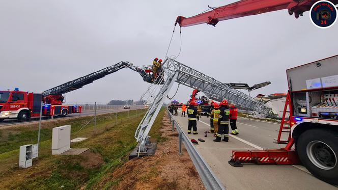 Ciężarówka z energetykami zablokowała S7