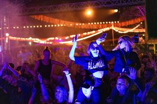 Tylu mieszkańców na Wartowni jeszcze nie było! DJ Hazel zrobił show na błoniach. Mamy zdjęcia!