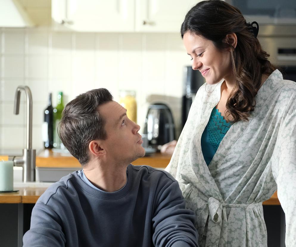 M jak miłość. Kasia nieźle podpadła fanom. Zamiast zostać żoną Jakuba bawi się w jego matkę! - ZDJĘCIA