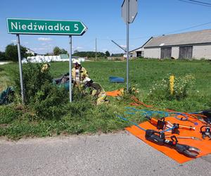 Tragiczny wypadek w Kosutach. Auto uderzyło w betonowy przepust