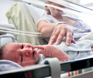 Opieka nad wcześniakiem krok po kroku. Karmienie, pielęgnacja, problemy zdrowotne wcześniaków 