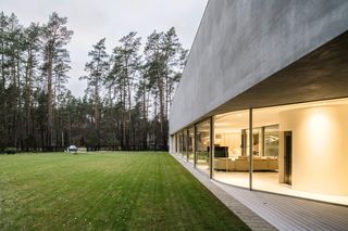 Dom, który został przecięty na pół. Projekt Roberta Koniecznego „wygląda jak powiększona makieta”