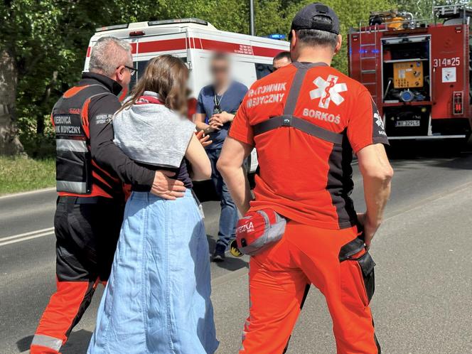 Auto uderzyło w drzewo i stanęło w płomieniach. Spłonęły trzy osoby!