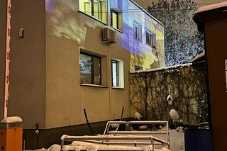 Pożar domu w Raszynie. Mała dziewczynka podtruta dymem, mężczyzna poparzony