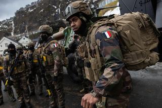 Co mają robić francuscy żołnierze na Ukrainie? Premier Francji wyjaśnia słowa prezydenta Macrona