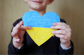 Dramat dzieci z Ukrainy. Relokacja i reedukacja w rosyjskich obozach dla dzieci
