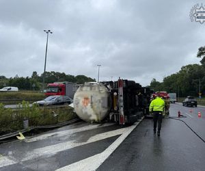 Autostrada A4 zablokowana przez przewróconą cysternę. Lądował śmigłowiec LPR