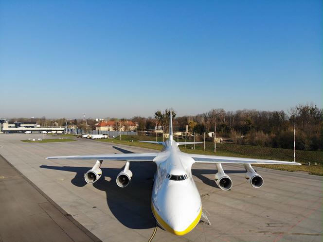 Ogromny samolot wylądował na lotnisku we Wrocławiu