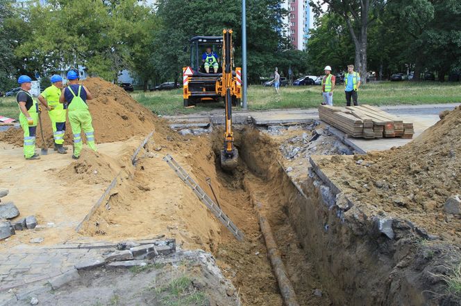 Paraliż w Warszawie. Awaria wodociągowa zarwała jezdnię al. Wilanowskiej