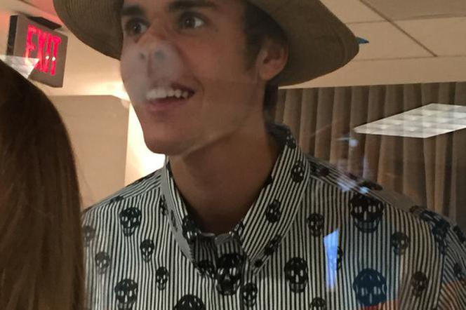 Justin Bieber robi śmieszne miny