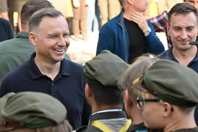 Prezydent Andrzej Duda i Pierwsza Dama sadzili drzewa w Suchedniowie