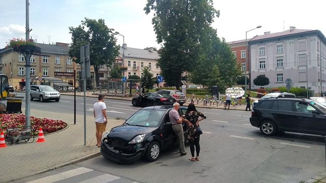Tarnów. Kolizja z udziałem maserati na ulicy Mickiewicza
