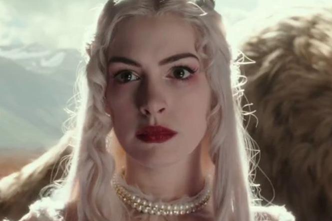 Alicja po drugiej stronie lustra – nowe fragmenty i śpiewająca Pink w Alice Through