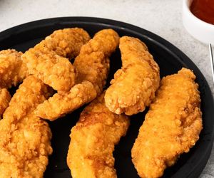 Panierowany kurczak jak z KFC. Idealnie chrupiący i soczysty