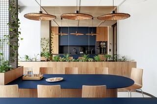 Harmonia w miejscu pracy. Nowy projekt biura autorstwa SAAN Architekci