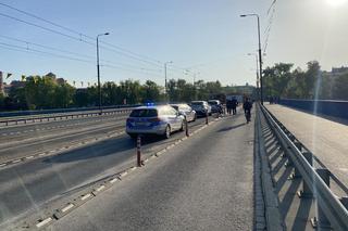 Akcja ratunkowa na Moście Grunwaldzkim w Krakowie. Młoda dziewczyna wypadła z mostu