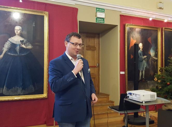 Sztandar "Sokoła" w Lesznie jak nowy. Przeleżał w ziemi kilka lat!