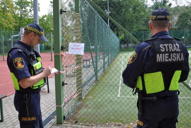 Trwają kontrole strażników miejskich przy warszawskich szkołach