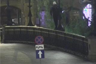 Koszmar w Bydgoszczy! Młody chłopak stał na balustradzie mostu. Wezwano policję! [ZDJĘCIA]