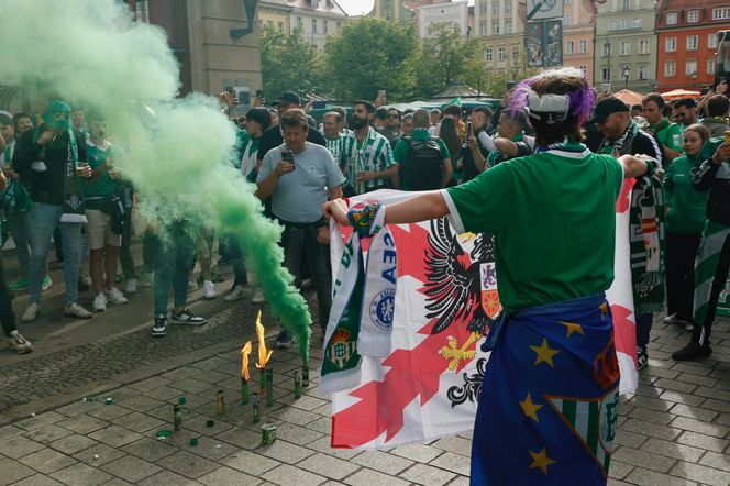 Kibice opanowali Wrocław. Tak wygląda stolica Dolnego Śląska w dniu finału Ligi Konferencji