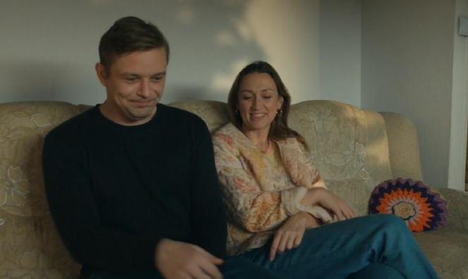 Barwy szczęścia odcinek 3017. Hubert (Marek Molak), Asia (Anna Gzyra)