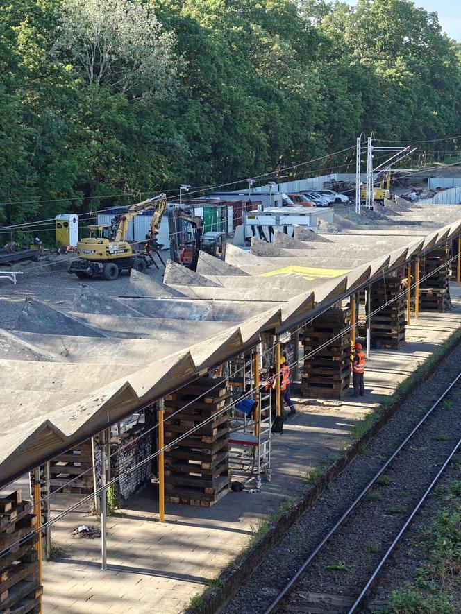 Szczecin Pogodno. Zdemontowano zabytkowy dach - zdjęcia