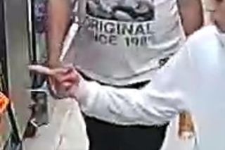 Brutalna bójka w centrum Warszawy. Trzech muszkieterów szuka policja