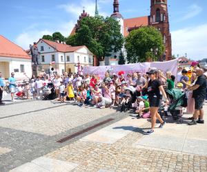 Chcieli podkreślić potrzebę swoich działań. Ulicami Białegostoku przeszedł Marsz Rodzin Zastępczych