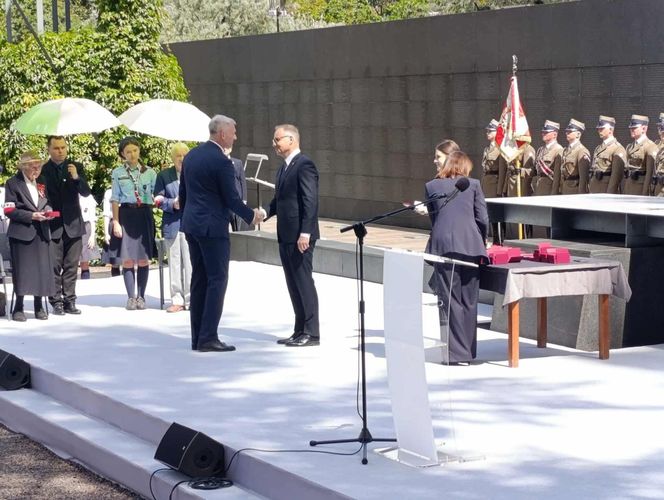 81. rocznica Powstania Warszawskiego. Prezydent Duda wręczył odznaczenia powstańcom
