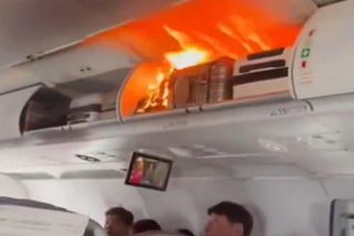 Pożar w samolocie pełnym ludzi! Płomienie buchały tuż nad głowami