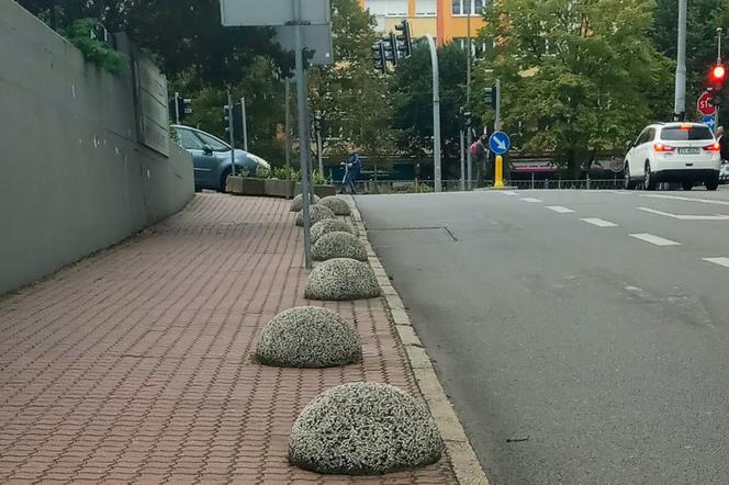 Betonowe półkule mają zniknąć z ulic Szczecina
