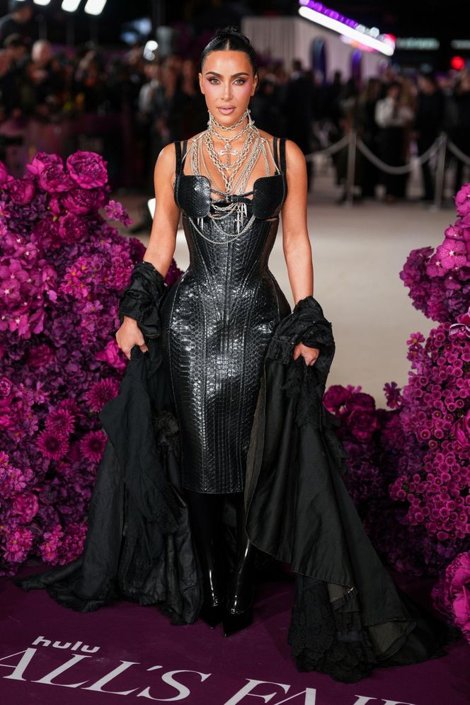 Kim Kardashian wściekła na wróżki. Obiecały jej, że zda egzamin adwokacki. Teraz uczy się w bikini