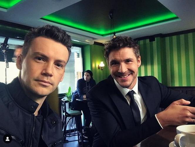 M jak miłość na planie. Jakub Karski (Krzysztof Kwiatkowski), Marcin (Mikołaj Roznerski)