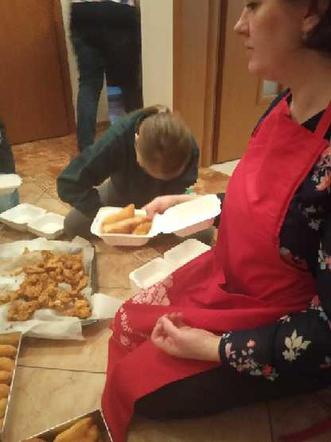 Karmimy pierogami naszych obrońców
