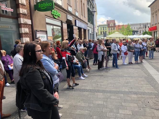 Protest „Ani Jednej Więcej!” w Rybniku. Protestowano przed biurem PiS [ZDJĘCIA]