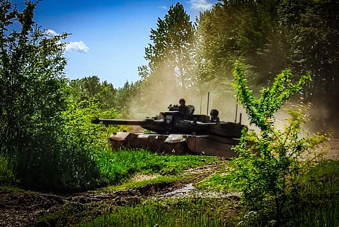 Czołgi K2 podczas ćwiczeń w 9BBKPanc