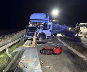 Wypadek dostawczaka na autostradzie A1