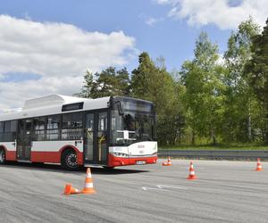 Autobusy w poślizgu! Kto tym razem okazał się najlepszym kierowcą autobusu? 