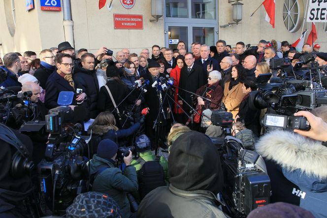  „Pierwsza ofiara śmiertelna demokracji”? Kaczyński oskarża prokuraturę 