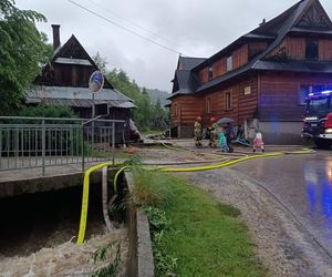 Gwałtowne ulewy zalały Podhale. Ulice zamieniły się w rwące potoki